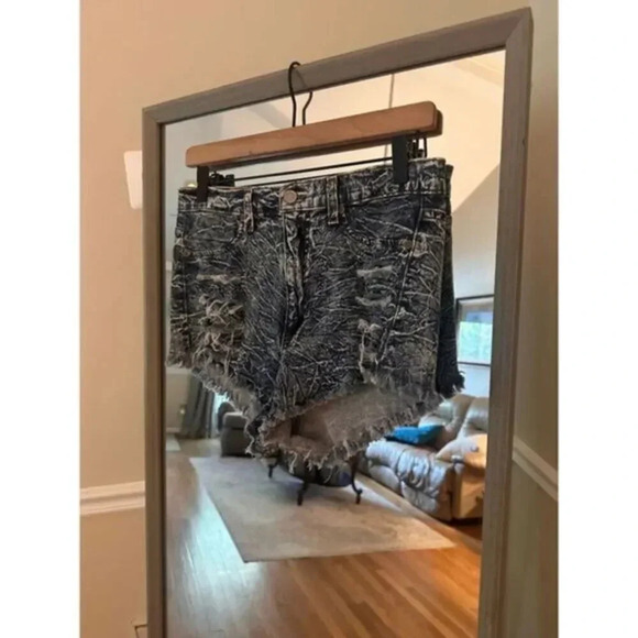 Judy Blue Distressed Shorts Size Large‎ - Picture 2 of 7